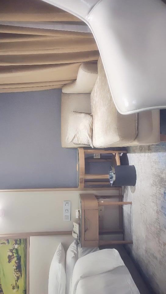 2021-9-5 阿呆丶寻花越来小少妇骑身上舌吻，洗完澡开操互摸调情，抬起双腿抽插猛操，爽了呻吟娇喘连连