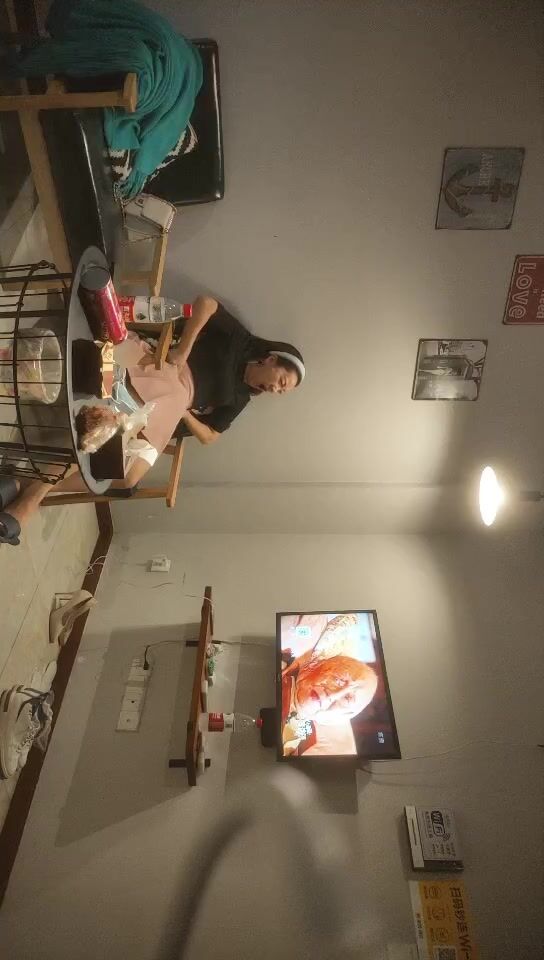 2022-9-2【大表哥丶茶花】约操人妻骚熟女，骚的很要摸屌，摸穴受不了求进来，怼着骚逼就是操
