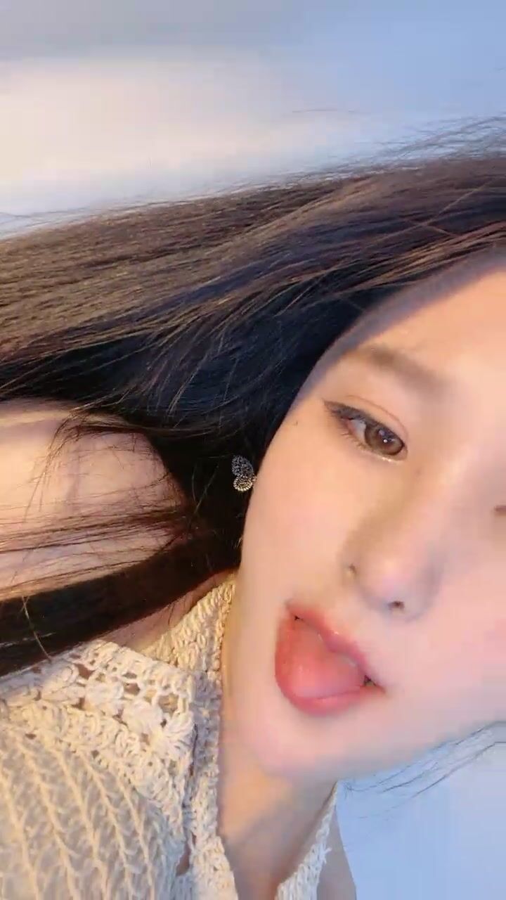颜值女神，杏眼粉面模特炮架子丁字裤大白屁股热舞诱惑特写刚刮的毛掰穴超级粉嫩