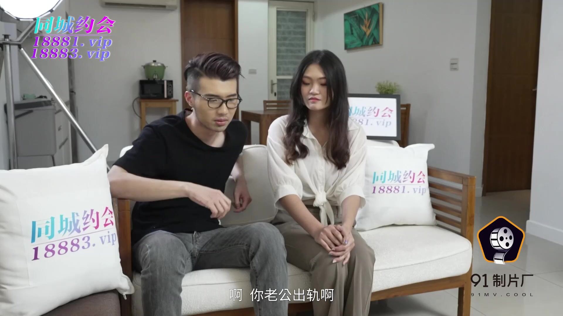 91YCM034 报复老公和老同学回家间父母 多莉