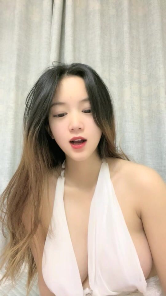 极品小女人，高颜值女神的诱惑真空上阵，居家诱惑全程露脸漂亮的大奶子，胸型完美掰开逼逼看特写
