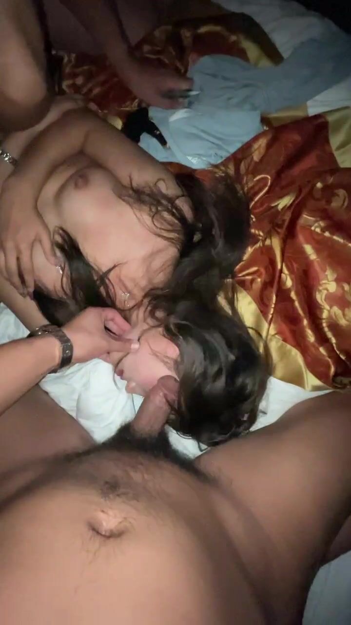 新婚老婆就喜欢多人，年轻就是浪