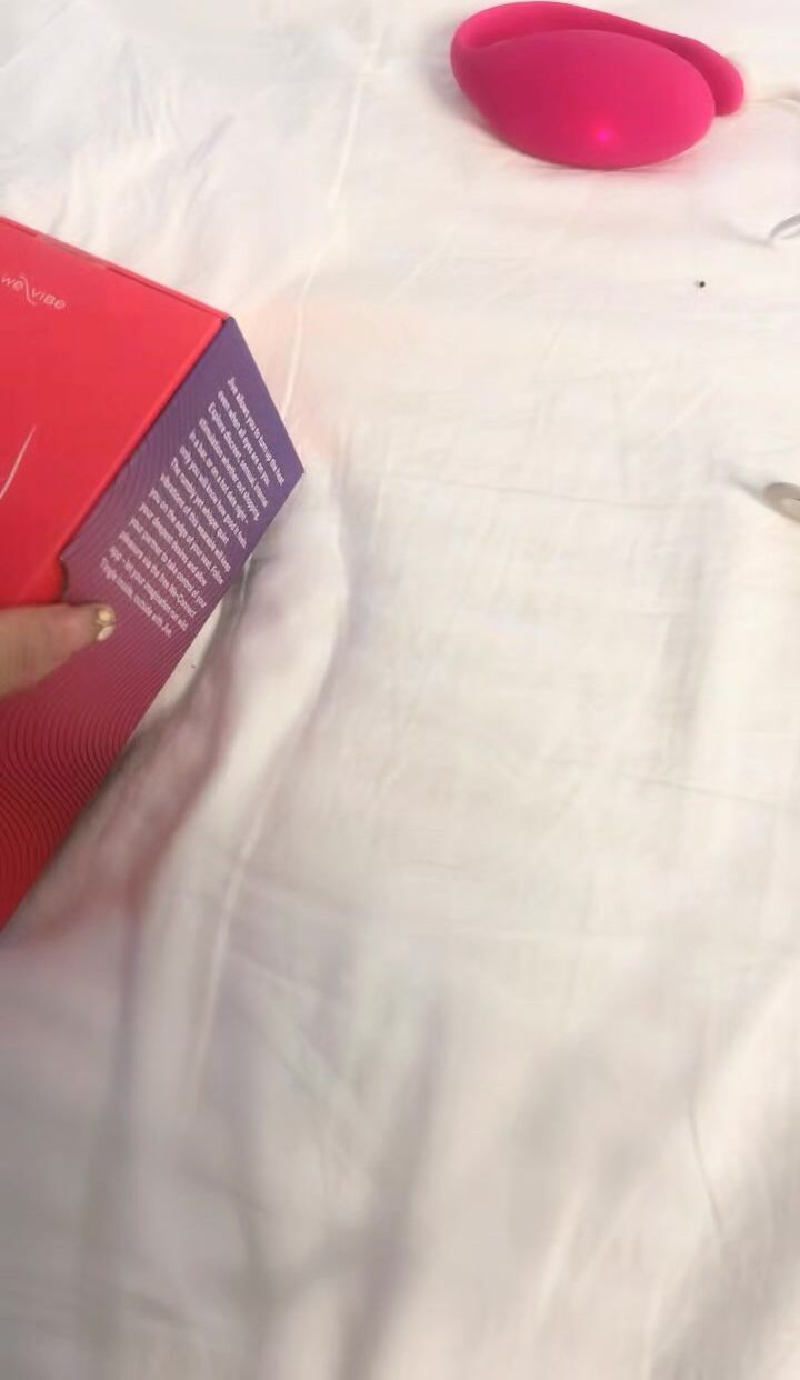 极品尤物颜值女神小美！性感连体网袜丁字裤！激情道具自慰，跳蛋按摩器轮番上