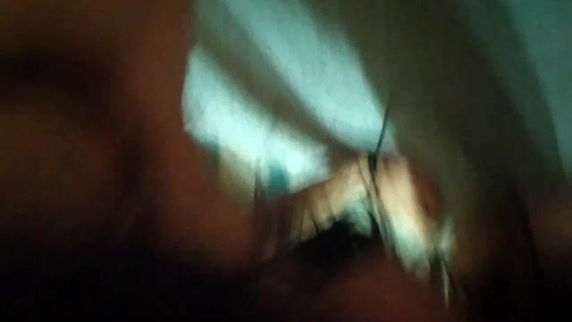 夫妻3P记。被八块腹肌中年男狠狠艹，少妇：啊啊啊求你了，爽死啦老公！